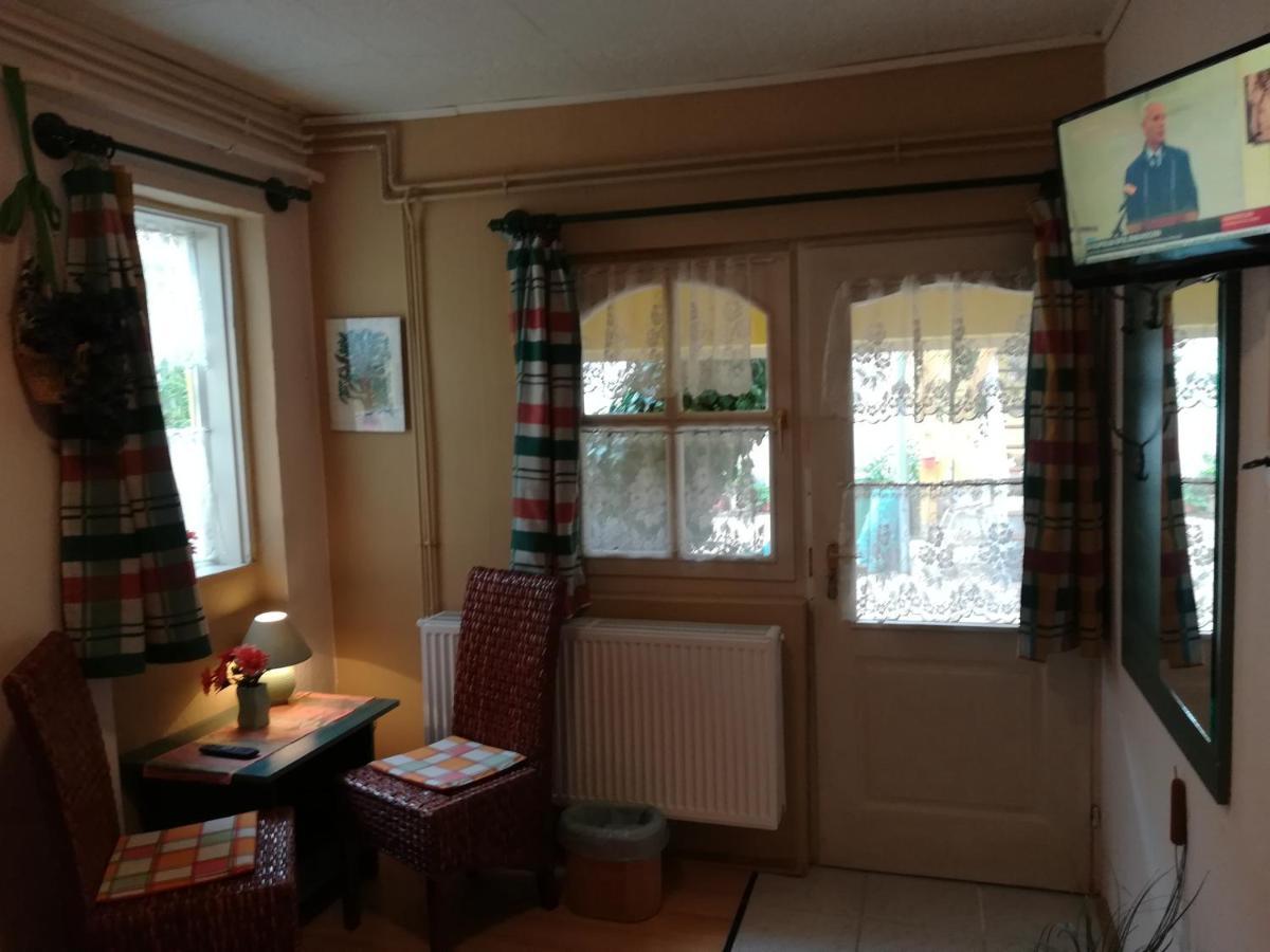 Castello Vendég és Apartmanház Eger Extérieur photo