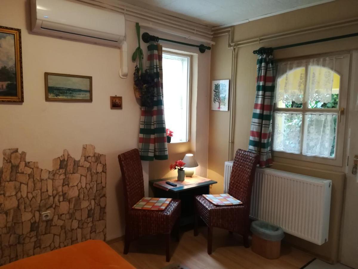 Castello Vendég és Apartmanház Eger Extérieur photo