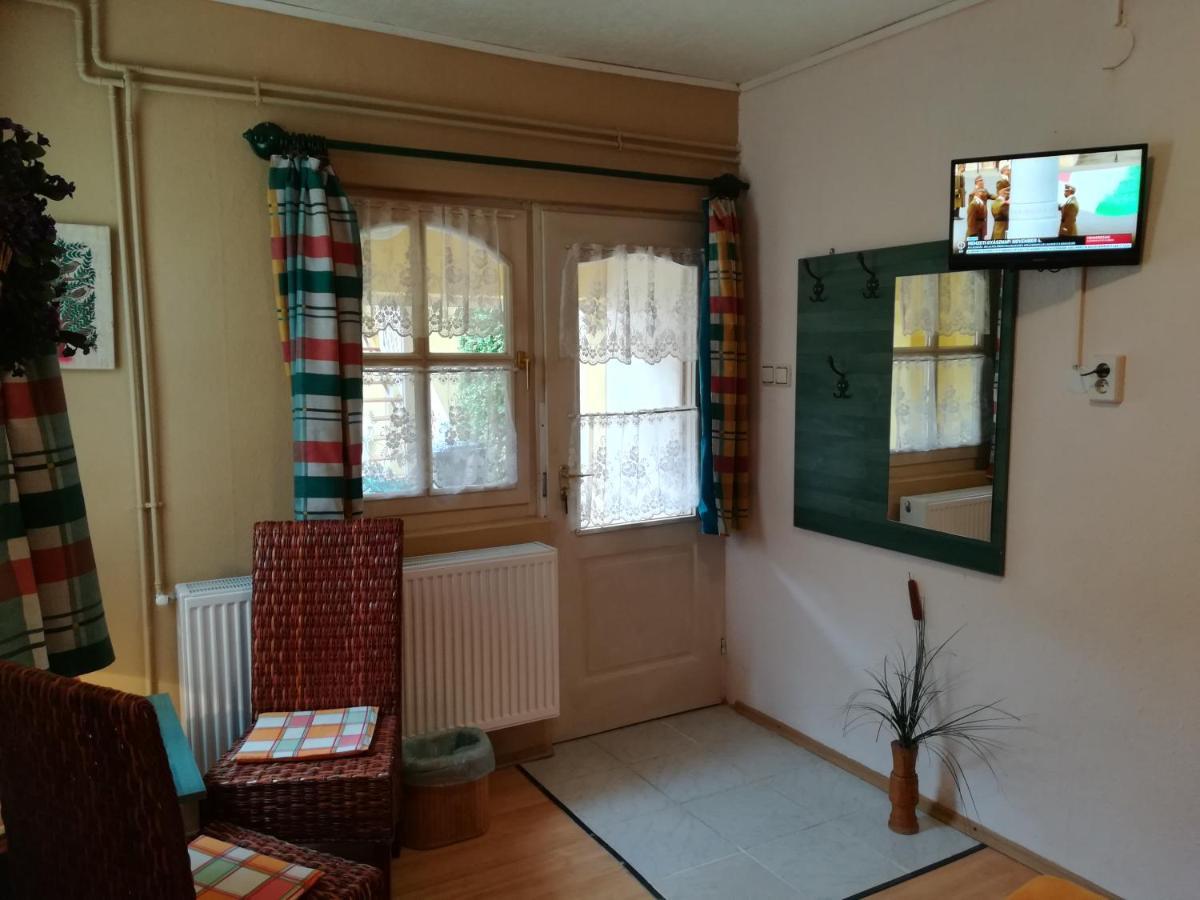 Castello Vendég és Apartmanház Eger Extérieur photo